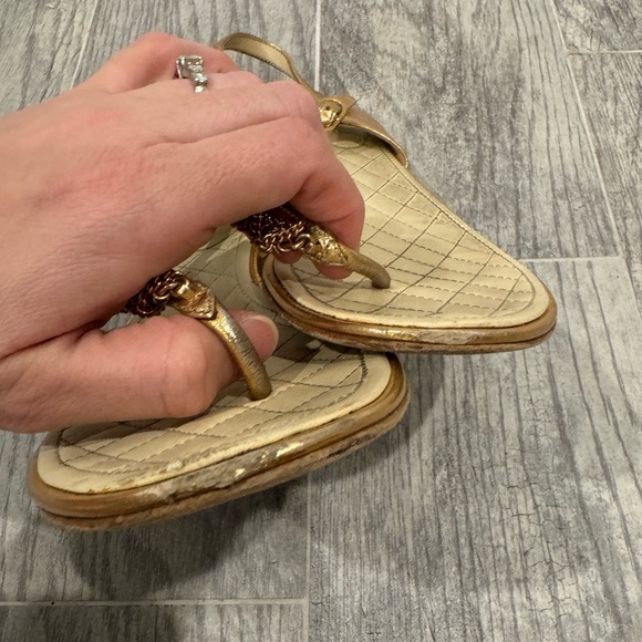 Chanel gold interlocking CC logo t strap sandals - Picture 5 of 12